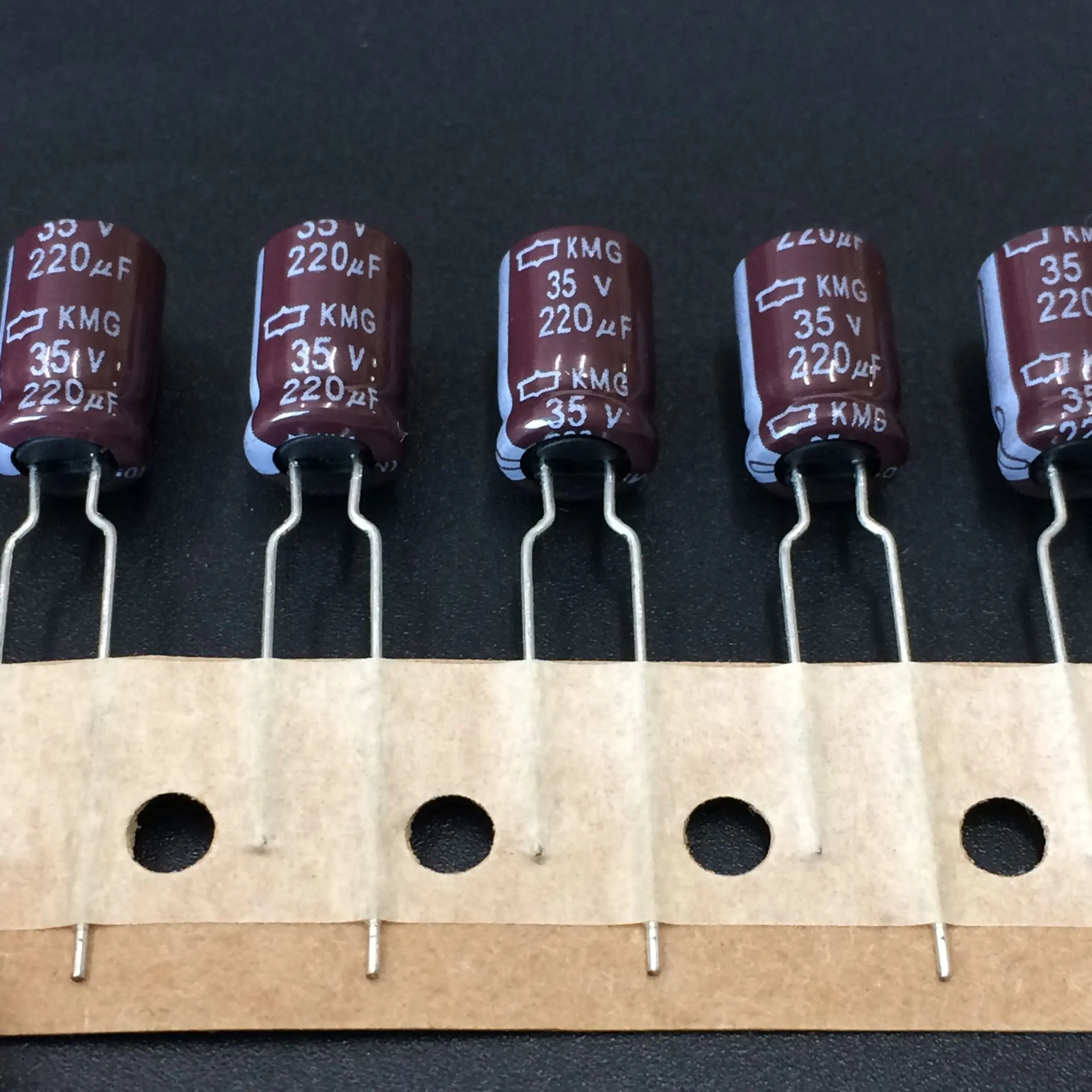 10pcs 220uF 35V NIPPON Chemi-Con NCC KMG Series 8x11.5mm 35V220uF Aluminum Electrolytic Capacitor
10pcs 220uF 35V NIPPON Chemi-Con NCC KMG Series 8x11.5mm 35V220uF Aluminum Electrolytic Capacitor