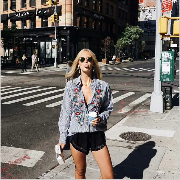 Women Striped Floral Flower Lapel Autumn Long Sleeve Shirt Tops Floral Embroidered Casual Blouse
Women Striped Floral Flower Lapel Autumn Long Sleeve Shirt Tops Floral Embroidered Casual Blouse