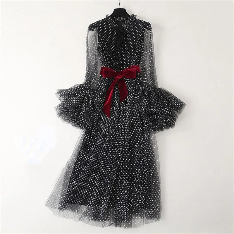 Women Runway Dress 2019 High Quality V-Neck Dot Mesh Dress with Cloak Casual Dresses NP0367A
Women Runway Dress 2019 High Quality V-Neck Dot Mesh Dress with Cloak Casual Dresses NP0367A