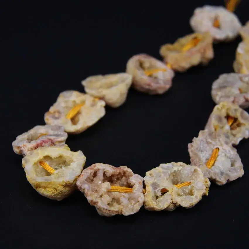 15.5"/strand Yellow Titanium Natural Quartz Geode Druzy Freeform Slab Nugget Beads,Roug Crystal Drusy Slice Pendant Jeweller
15.5"/strand Yellow Titanium Natural Quartz Geode Druzy Freeform Slab Nugget Beads,Roug Crystal Drusy Slice Pendant Jeweller