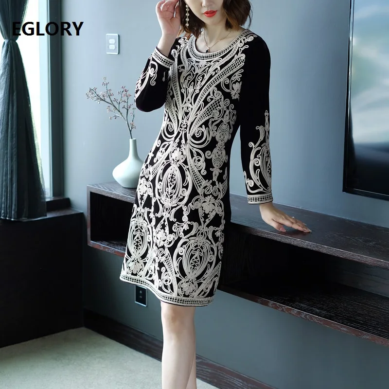 Top Quality Brand New Plus Size Autumn Winter Dress for Woman O-Neck Allover Appliques Embroidery Velvet Dress Vintage 50s 60s
Top Quality Brand New Plus Size Autumn Winter Dress for Woman O-Neck Allover Appliques Embroidery Velvet Dress Vintage 50s 60s