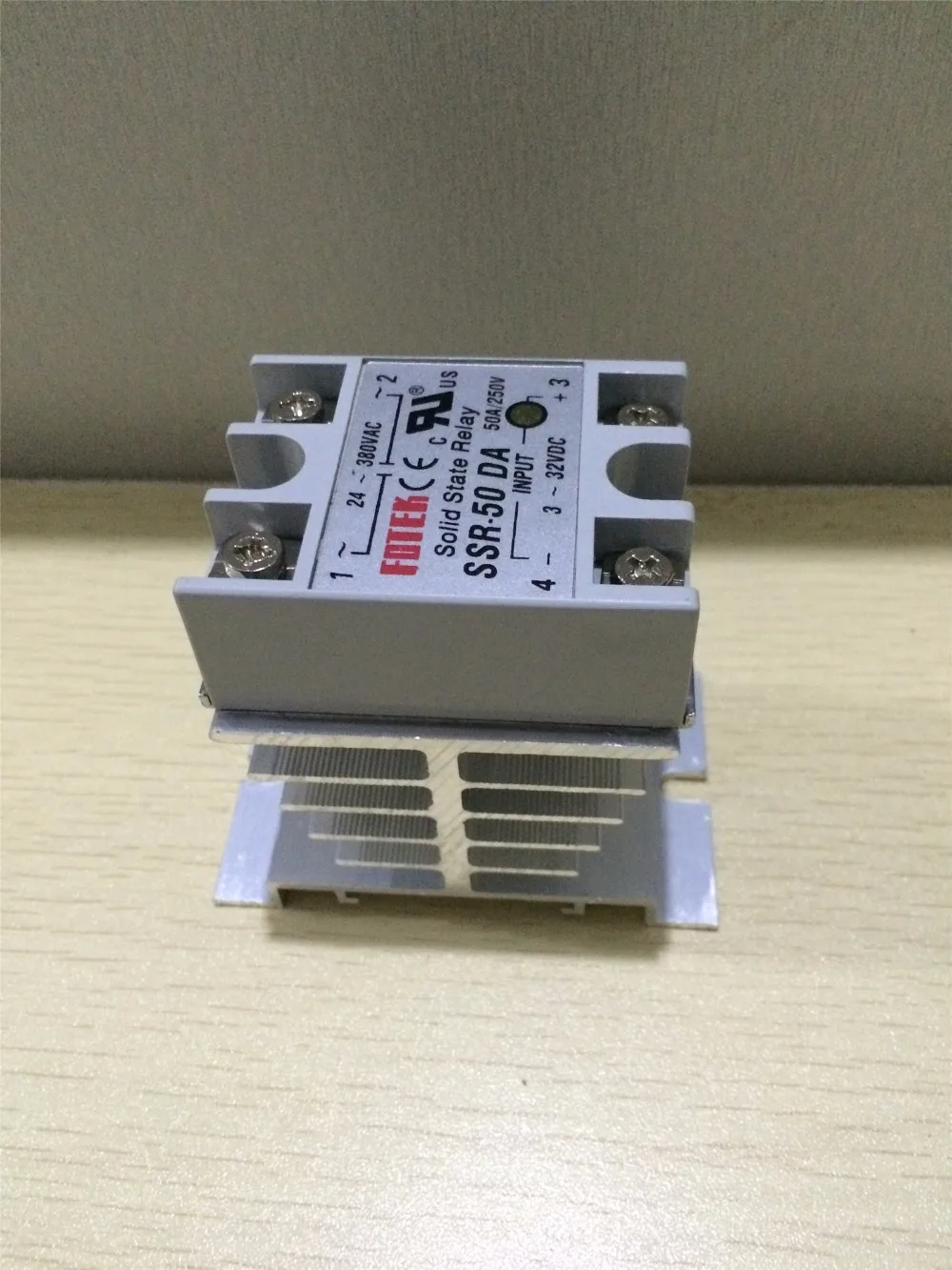 Solid State Relay SSR-50DA SSR-60DA SSR-80DA Input 3-32VDC Output 24-380VAC + Heat Sink
Solid State Relay SSR-50DA SSR-60DA SSR-80DA Input 3-32VDC Output 24-380VAC + Heat Sink