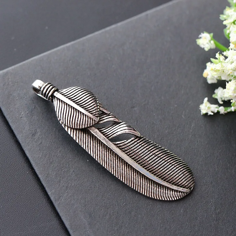 S925 Sterling Silver Jewelry Wholesale Genuine Anti-allergy Retro Thai Silver Feather Pendant Vintage Style Men And Women
S925 Sterling Silver Jewelry Wholesale Genuine Anti-allergy Retro Thai Silver Feather Pendant Vintage Style Men And Women