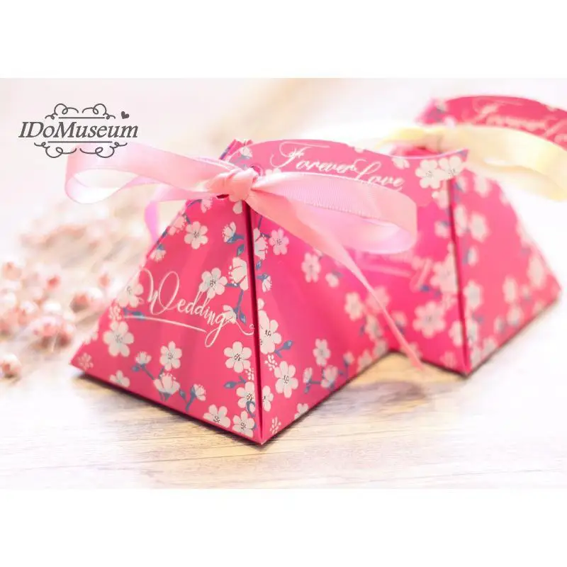 50pcs Wedding Favors Bomboniera Birthday Gift Box Flower Style Triangular Pyramid Flower Candy Boxes With Ribbon Boite A Bonbon
50pcs Wedding Favors Bomboniera Birthday Gift Box Flower Style Triangular Pyramid Flower Candy Boxes With Ribbon Boite A Bonbon