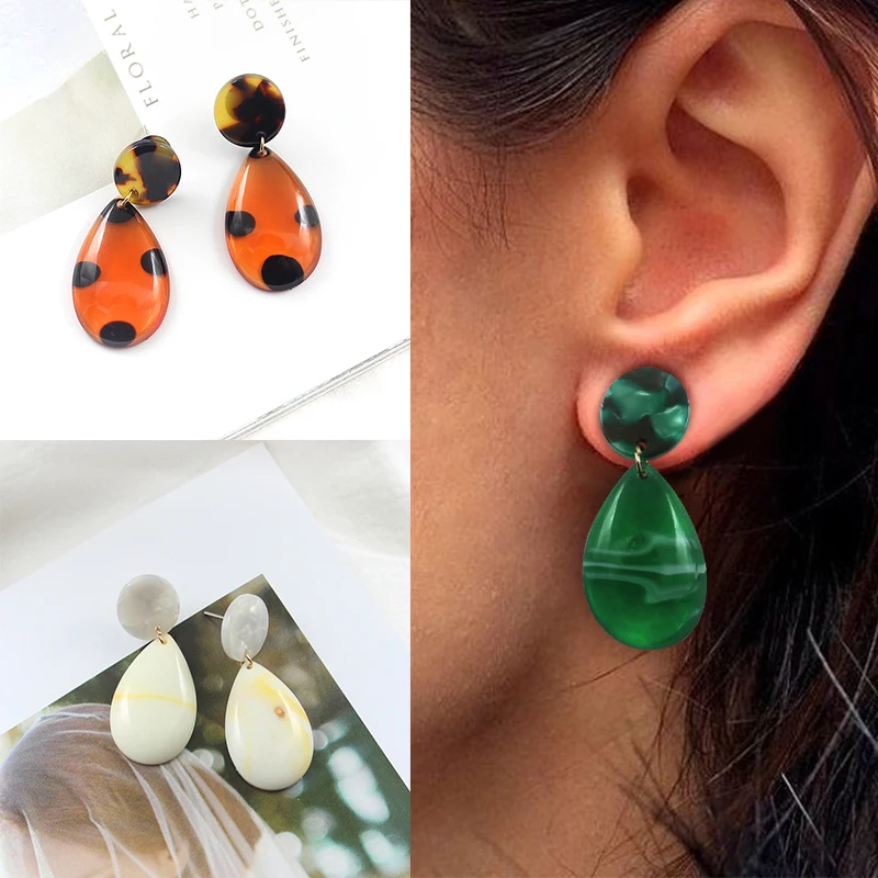 Drop-shaped earrings three colors red green yellow seven-star ladybug pattern shape mountain water quality translucent
Drop-shaped earrings three colors red green yellow seven-star ladybug pattern shape mountain water quality translucent