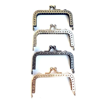 10Pcs Flower Embossed Classic Metal Rectangle Frame Kiss Clasps Lock Handbags Purse Handle Accessories 85mm
10Pcs Flower Embossed Classic Metal Rectangle Frame Kiss Clasps Lock Handbags Purse Handle Accessories 85mm