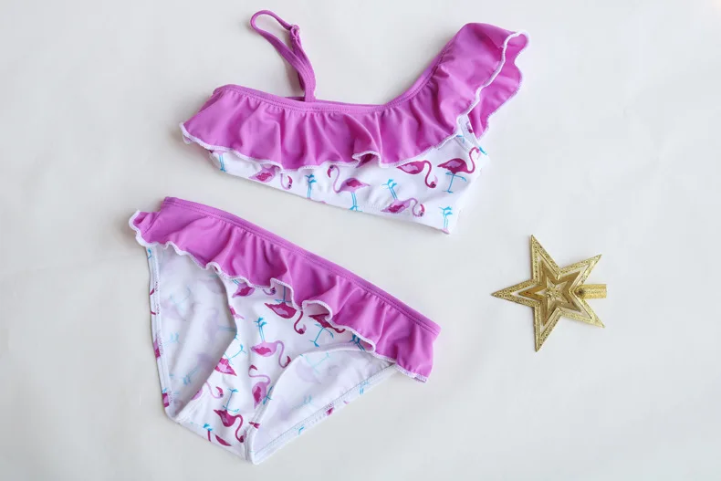2-14 Years Summer New Swimsuit for Girls Cartoon Flamingos Pattern Bikini Children's Swimwear One Shoulder Split Bikini Ruffle
2-14 Years Summer New Swimsuit for Girls Cartoon Flamingos Pattern Bikini Children's Swimwear One Shoulder Split Bikini Ruffle