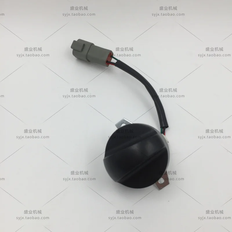 Yuchai excavator throttle knob YC55/60/65/85/135/230 throttle switch throttle gear switch
Yuchai excavator throttle knob YC55/60/65/85/135/230 throttle switch throttle gear switch