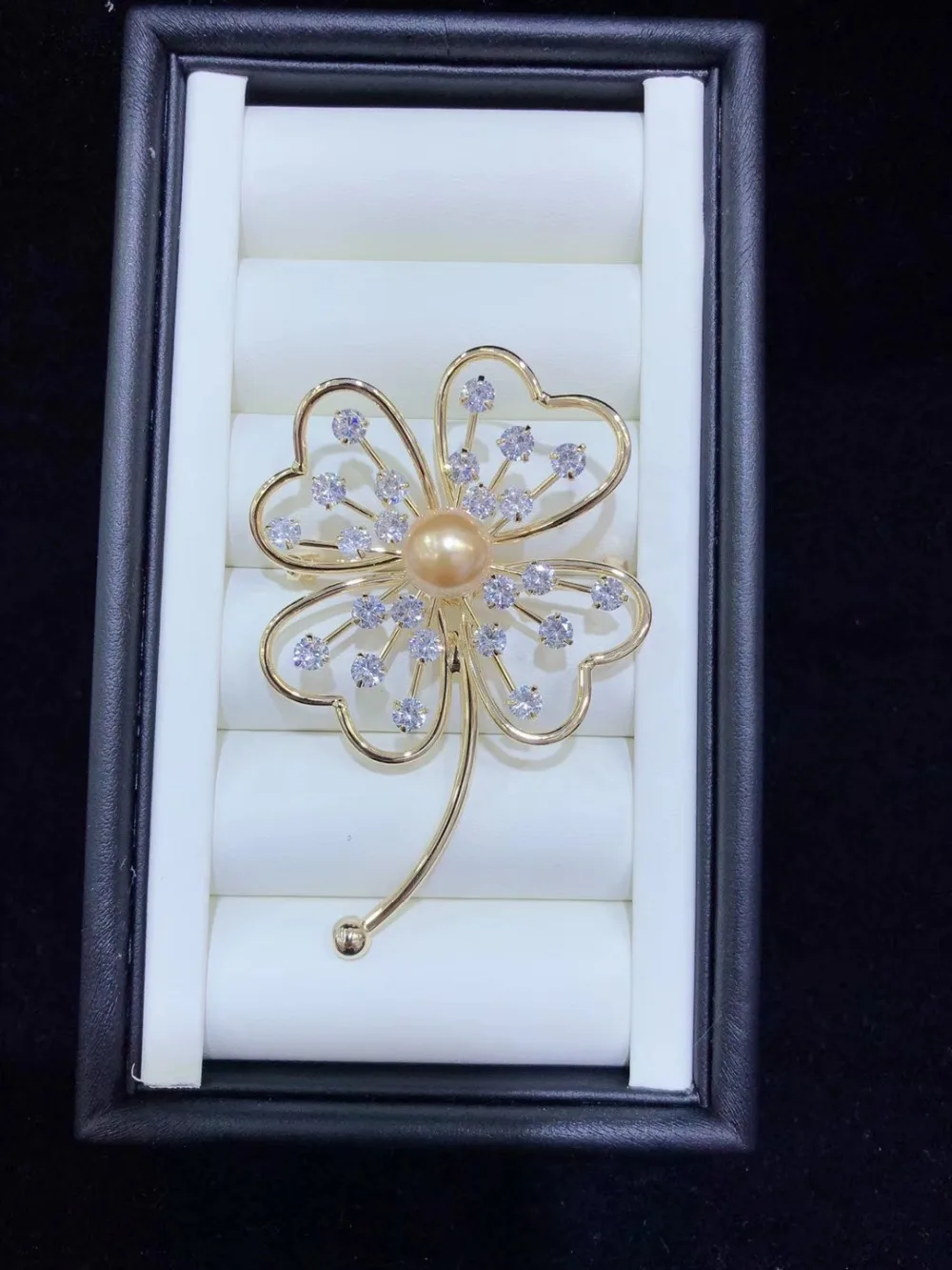 Y335 High Quality Golden plated Paved CZ Necklace Brooch Base Cubic Zirconia Jewelry Connector DIY Jewellery Making
Y335 High Quality Golden plated Paved CZ Necklace Brooch Base Cubic Zirconia Jewelry Connector DIY Jewellery Making