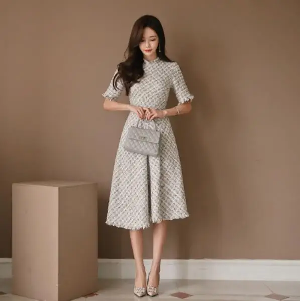 2019 Elegant Office Women Dress Tweed Vintage Dress Short Sleeve Tassels Tunic Retro Lady Evening Party Midi Swing Dress LM59
2019 Elegant Office Women Dress Tweed Vintage Dress Short Sleeve Tassels Tunic Retro Lady Evening Party Midi Swing Dress LM59