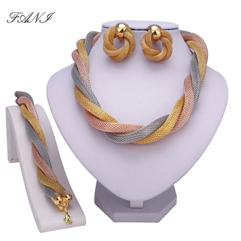 Fani 2018 Bridal Gift Nigerian Wedding Fashion African Beads Jewelry Set Wholesale Dubai Gold Color Jewelry Set Costume Design
Fani 2018 Bridal Gift Nigerian Wedding Fashion African Beads Jewelry Set Wholesale Dubai Gold Color Jewelry Set Costume Design