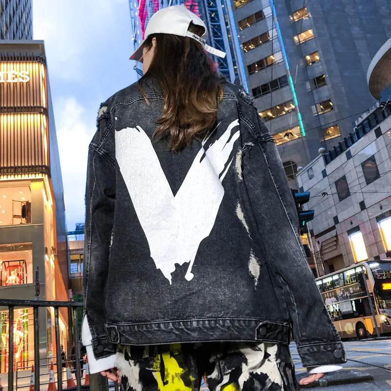 ABOORUN Hip Hop Men's Oversized Denim Jackets Big V Printed Ripped Jean Jacket Fashion Streetwear Coats for Couples x1522
ABOORUN Hip Hop Men's Oversized Denim Jackets Big V Printed Ripped Jean Jacket Fashion Streetwear Coats for Couples x1522