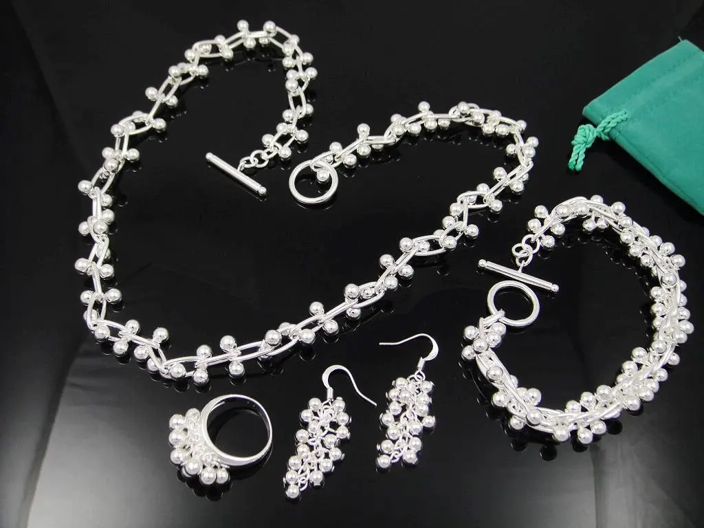Wholesale fashion jewelry Set, 925 Silver Necklace and Bracelet . Nice Jewelry. Good Quality S336
Wholesale fashion jewelry Set, 925 Silver Necklace and Bracelet . Nice Jewelry. Good Quality S336