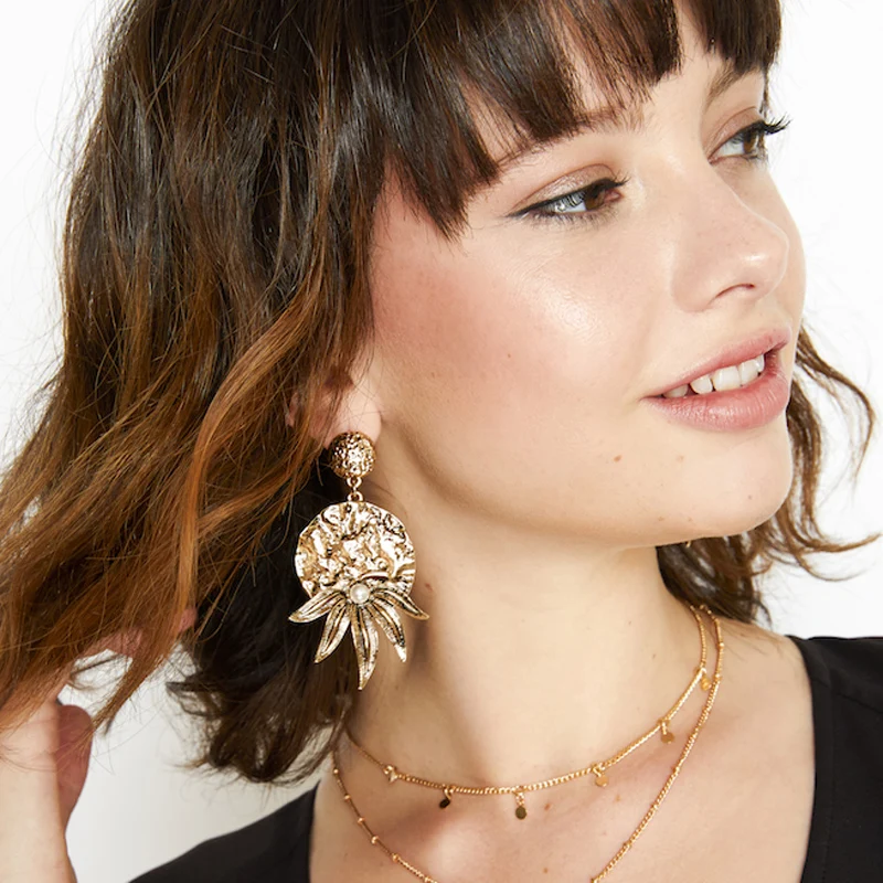 Coco&willow Vintage Leaf and Pearl Pendant Drop Earrings, antique gold color hammered disc Hyperbole earrings for women
Coco&willow Vintage Leaf and Pearl Pendant Drop Earrings, antique gold color hammered disc Hyperbole earrings for women
