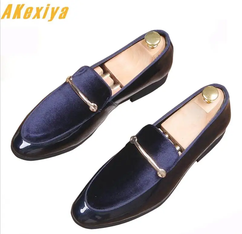 

2019 Men luxury brand Designer British pointed velvet shoes gentleman oxfords Homecoming Male Wedding prom Shoes zapatos hombre