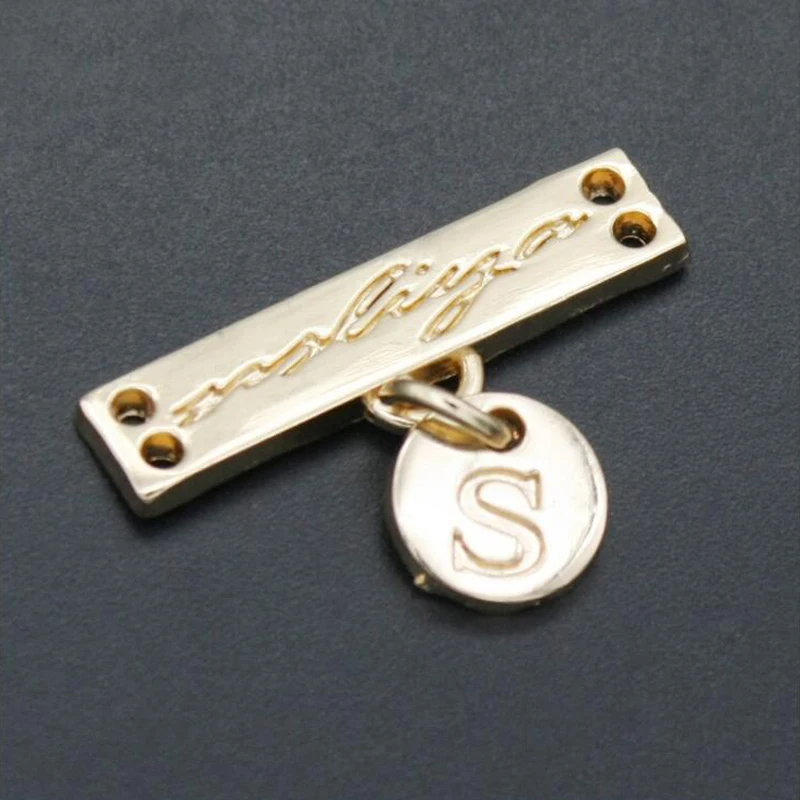 Custom Garment Alloy Embossed Labels, Handmade Private Sewing, Nameplate for Clothes Bags, 1.7*2.7cm, High Quality
Custom Garment Alloy Embossed Labels, Handmade Private Sewing, Nameplate for Clothes Bags, 1.7*2.7cm, High Quality