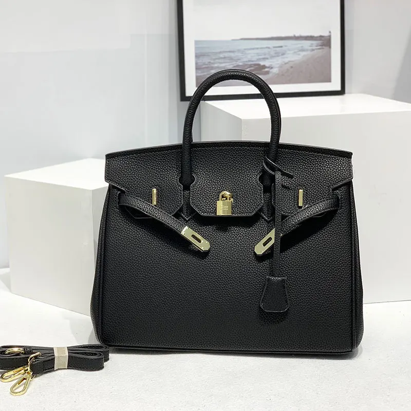 Women's new leather cross pattern large-capacity handbag Europe and the United States leather lock cross-body shoulder bag
Women's new leather cross pattern large-capacity handbag Europe and the United States leather lock cross-body shoulder bag