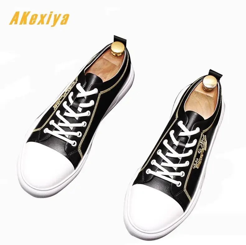 2019 popular Men's Designer embroidery white Shoes lace-up Loafers Platform Casual Flats Shoes Male Homecoming Dress Prom shoes
2019 popular Men's Designer embroidery white Shoes lace-up Loafers Platform Casual Flats Shoes Male Homecoming Dress Prom shoes