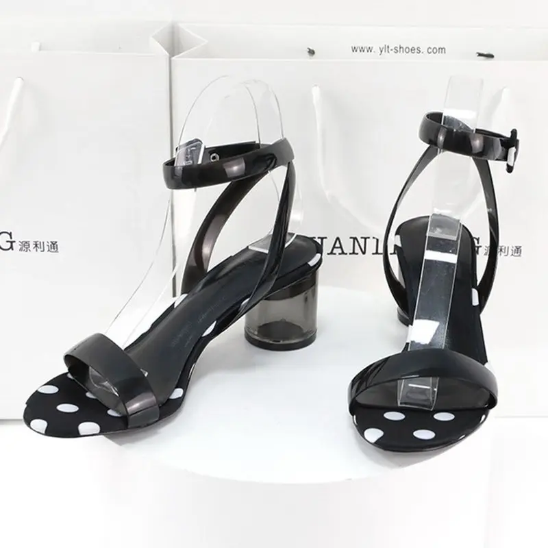 2018summer explosions High heels fashion transparent jelly shoes Korean fashion nude shoes comfortable casual women's shoes.
2018summer explosions High heels fashion transparent jelly shoes Korean fashion nude shoes comfortable casual women's shoes.