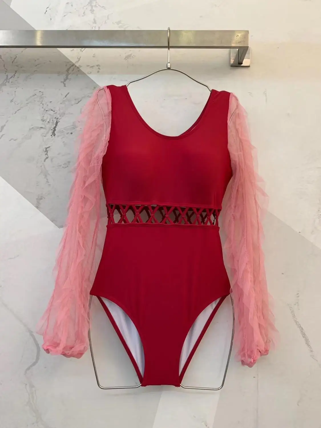 New clothes for women in Europe and America for the summer of 2019 Net yarn long sleeves The waist is hollow-out Piece swimsuit
New clothes for women in Europe and America for the summer of 2019 Net yarn long sleeves The waist is hollow-out Piece swimsuit