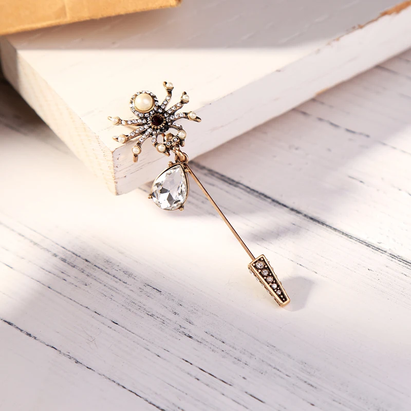Crystal Waterdrop Cool Skeleton Spider Brooch Women Personalized Fashion Insect Brooch Pins Accessories
Crystal Waterdrop Cool Skeleton Spider Brooch Women Personalized Fashion Insect Brooch Pins Accessories