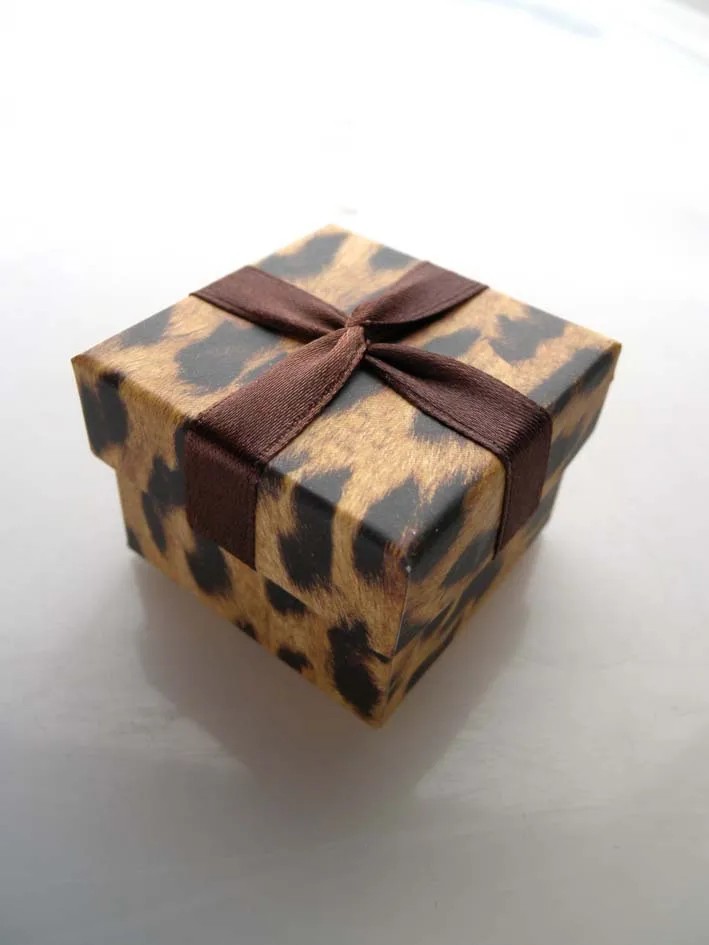 DoreenBeads Paper Jewelry Box Wholesale Earrings Box Leopard Print Ribbon Ring Box Gift Boxes Display 4.5 * 4.5 * 3.5cm 1 Piece
DoreenBeads Paper Jewelry Box Wholesale Earrings Box Leopard Print Ribbon Ring Box Gift Boxes Display 4.5 * 4.5 * 3.5cm 1 Piece