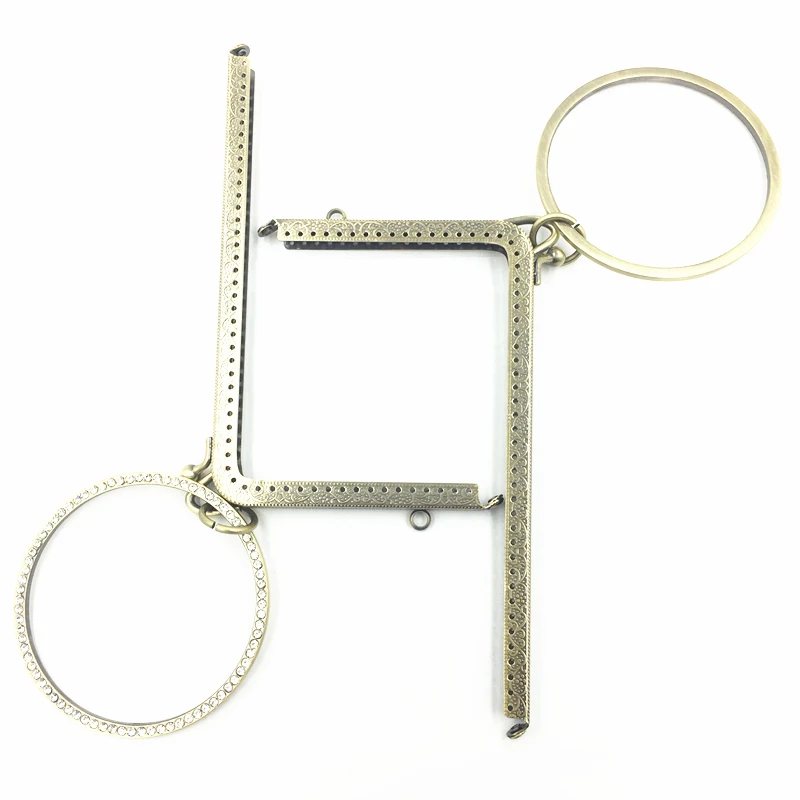 DIY Bronze Tone Metal Frame Delicate Purse L Shape Beautiful Flower Pattern With Key Ring Lock Luggage&Purse Accessories 18.5CM
DIY Bronze Tone Metal Frame Delicate Purse L Shape Beautiful Flower Pattern With Key Ring Lock Luggage&Purse Accessories 18.5CM