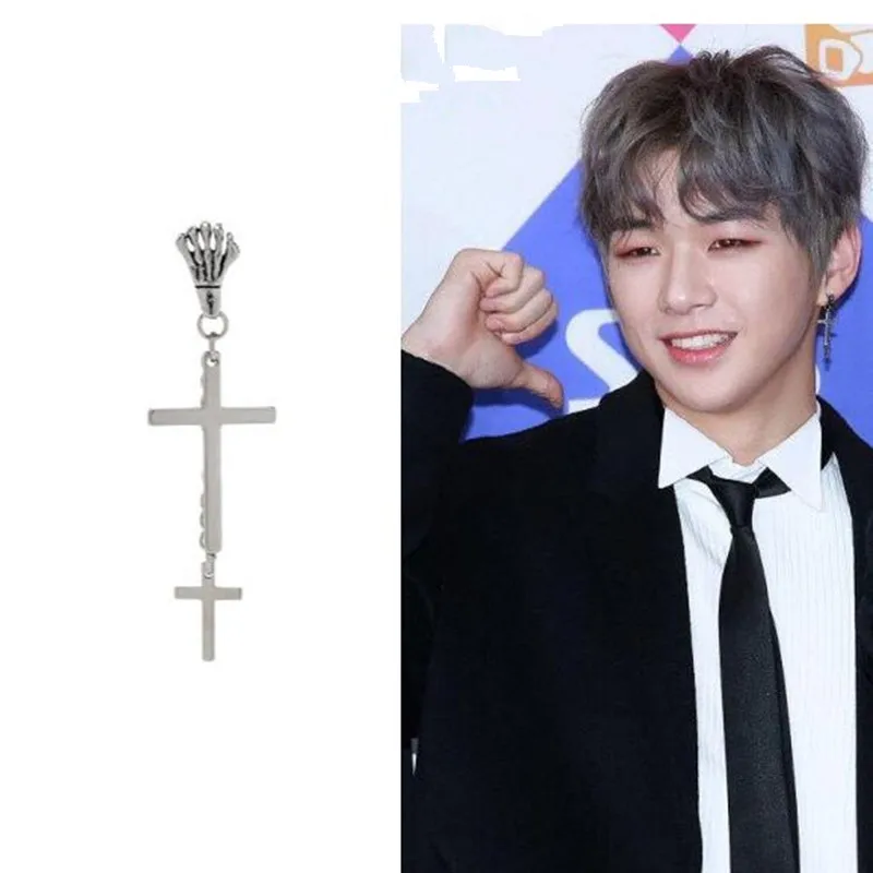 1 Pcs Korea POP Bangtan Boys Bulletproof Boy JIMIN Same Style Stainless steel Cross Unisex Earrings For Women Men Jewelry
1 Pcs Korea POP Bangtan Boys Bulletproof Boy JIMIN Same Style Stainless steel Cross Unisex Earrings For Women Men Jewelry