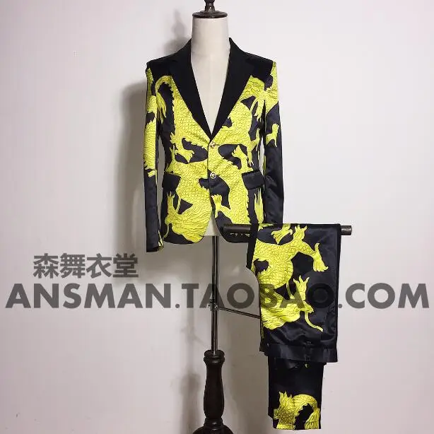 Hot 2021 New Singer Dj Nightclub Guests Black Gold Dragon Robe Suits Sets Men's Fashion Jacket And Coats Performance Costumes
Hot 2021 New Singer Dj Nightclub Guests Black Gold Dragon Robe Suits Sets Men's Fashion Jacket And Coats Performance Costumes