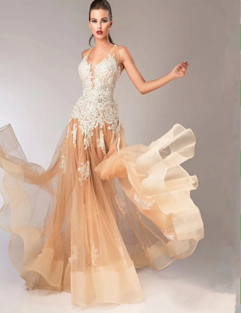 V Neck Long Fitted Backless 2018 Tulle Formal Prom gown With Lace Appliques Horse Hair Hem vestidos de gala bridesmaid dresses
V Neck Long Fitted Backless 2018 Tulle Formal Prom gown With Lace Appliques Horse Hair Hem vestidos de gala bridesmaid dresses