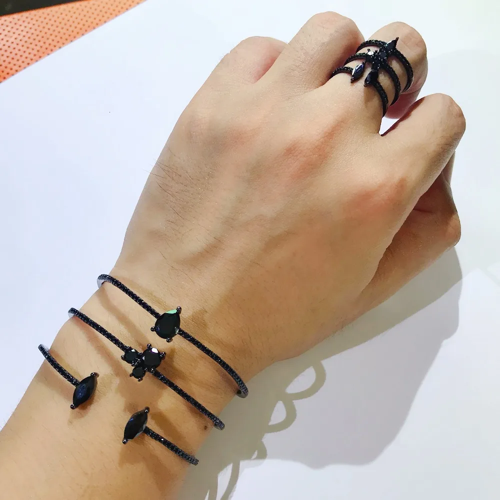 jankelly New Arrival round shape exquisite black micro pave setting Cuff Bracelets Bangle Women and cuff Ring Jewelry Bijoux
jankelly New Arrival round shape exquisite black micro pave setting Cuff Bracelets Bangle Women and cuff Ring Jewelry Bijoux
