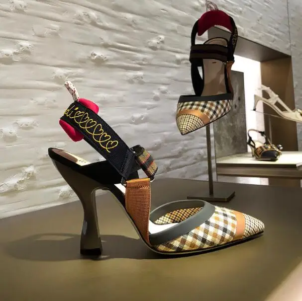 2019 new retro plaid word pointed high heels sandals thick with baotou color Roman sandals female shallow mouth shoes
2019 new retro plaid word pointed high heels sandals thick with baotou color Roman sandals female shallow mouth shoes