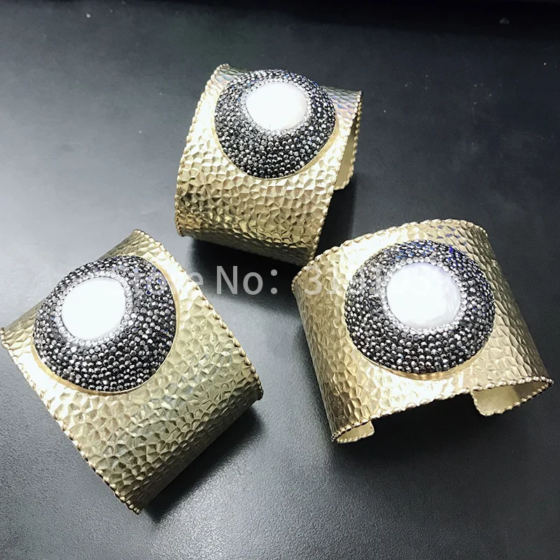 Europe and the United States personality 24K gold pearl bracelet openings all-match retro trendsetter jewelry exaggerated atmosp
Europe and the United States personality 24K gold pearl bracelet openings all-match retro trendsetter jewelry exaggerated atmosp