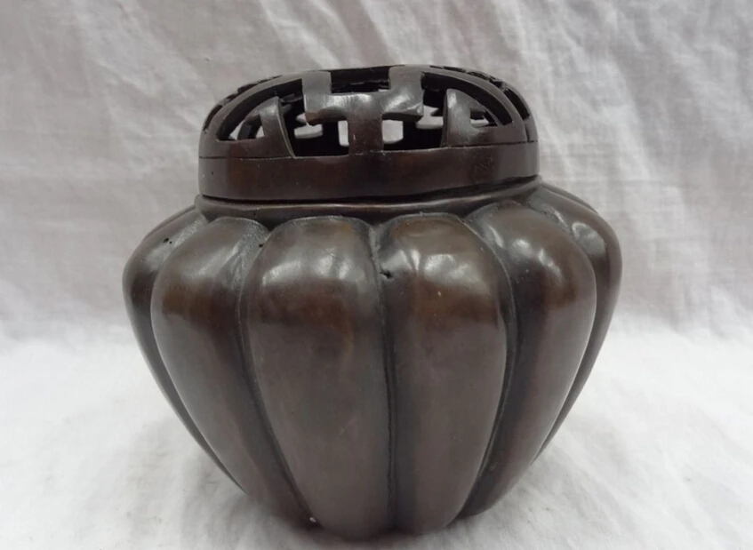 song voge gem S4084 Chinese Bronze Buddhist Pumpkin Melon Statue Tibet Box Incense Burner Censer
song voge gem S4084 Chinese Bronze Buddhist Pumpkin Melon Statue Tibet Box Incense Burner Censer