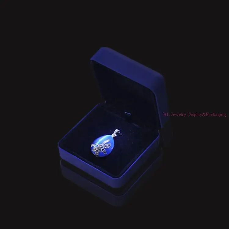 Navy Blue Rubber High LED Light Pendant Box for Jewelry Packaging Boxes Gift Spotlight Earring Box Necklace Storage Container
Navy Blue Rubber High LED Light Pendant Box for Jewelry Packaging Boxes Gift Spotlight Earring Box Necklace Storage Container