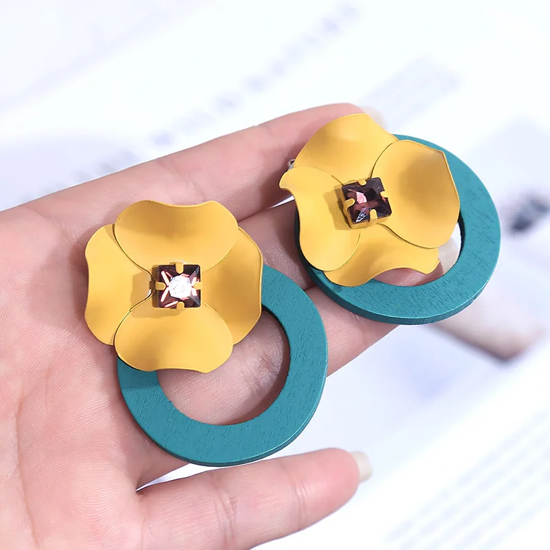 Korean Style 2019 Fashion Female Metal Spray Paint Flower Drop Earrings For Women Boho Round Geometric Wooden Dangle Earring
Korean Style 2019 Fashion Female Metal Spray Paint Flower Drop Earrings For Women Boho Round Geometric Wooden Dangle Earring