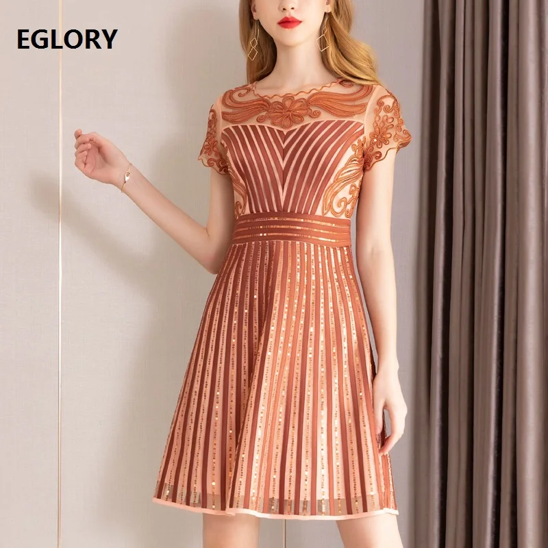 Sequined Dress 2019 Summer Fashion Club Evening Short Dresss Women Sexy Sheer Mesh Embroidery Patchwork Striped Dress Slim Party
Sequined Dress 2019 Summer Fashion Club Evening Short Dresss Women Sexy Sheer Mesh Embroidery Patchwork Striped Dress Slim Party