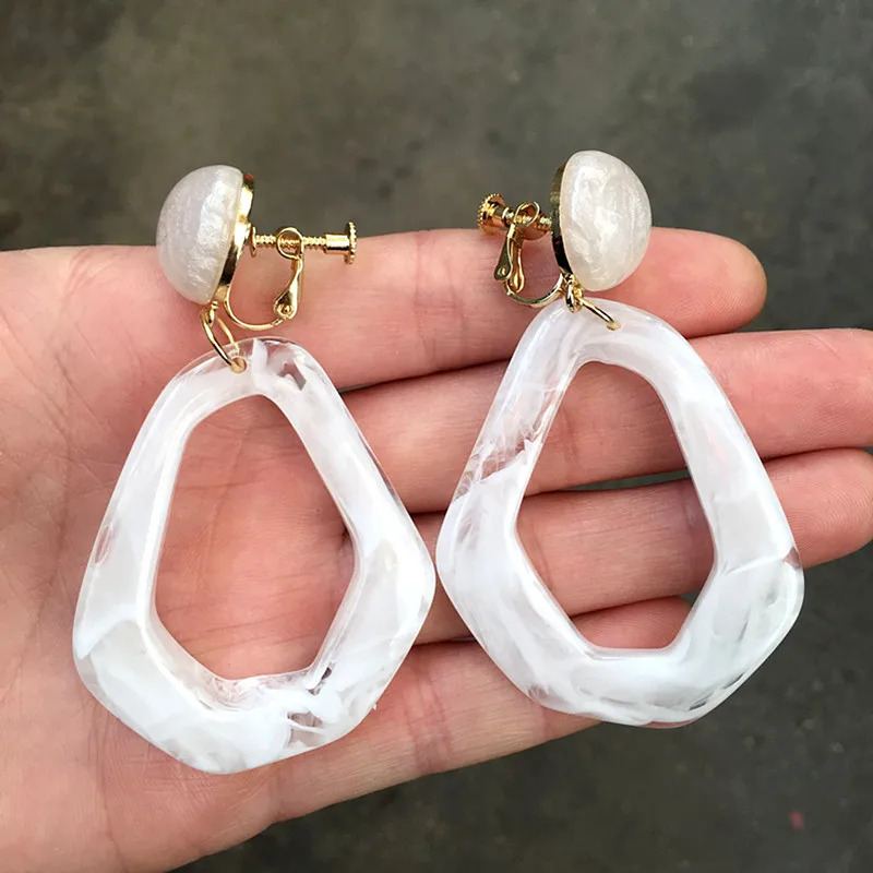 UJBOX Exclusive Pattern Resin Clip Earrings Women Geometry Irregular No Pierced Earrings Women Student Statement Earrings
UJBOX Exclusive Pattern Resin Clip Earrings Women Geometry Irregular No Pierced Earrings Women Student Statement Earrings