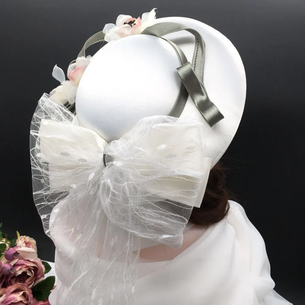 2018 European Ladies BIg Wedding Fascinator Hat Women Fairy Long Mesh Bride Headwear Party Ascot Races Church Derby Flower Hat
2018 European Ladies BIg Wedding Fascinator Hat Women Fairy Long Mesh Bride Headwear Party Ascot Races Church Derby Flower Hat