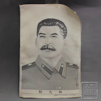 The red silk embroidery machine Stalin painting collection of Cultural Revolution posters of red and white figures of Oriental s
The red silk embroidery machine Stalin painting collection of Cultural Revolution posters of red and white figures of Oriental s