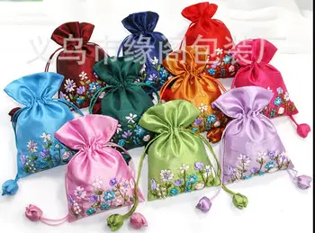 Hand embroidery Packing bag Jewelry bag Boat Festival sachet handmade Chinese wind cloth tassel wholesale mix jewelry pouch
Hand embroidery Packing bag Jewelry bag Boat Festival sachet handmade Chinese wind cloth tassel wholesale mix jewelry pouch