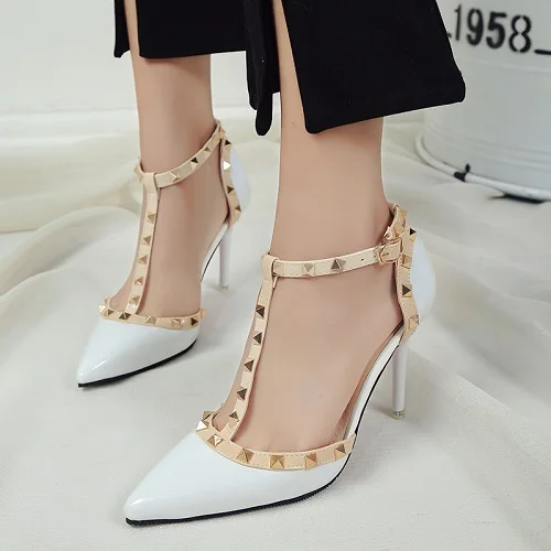 Туфли женские на высоком каблуке, классические туфли-лодочки, заостренный носок, пряжка, заклепки, телесные, пикантные сандалии
Туфли женские на высоком каблуке, классические туфли-лодочки, заостренный носок, пряжка, заклепки, телесные, пикантные сандалии