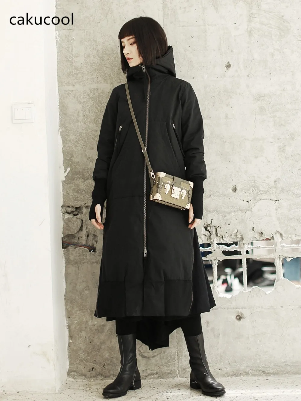 Cakucool New Winter Coat Women Slim Femme Clothing Cotton-padded Hodded Collar Full Sleeve Solid Long thick Women Parkas Fashion
Cakucool New Winter Coat Women Slim Femme Clothing Cotton-padded Hodded Collar Full Sleeve Solid Long thick Women Parkas Fashion