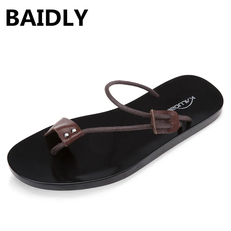 BAIDLY New Arrival Summer Cool Men Leather Flip Flops British Style Beach Flip Flops Male Slippers Zapatos Hombre
BAIDLY New Arrival Summer Cool Men Leather Flip Flops British Style Beach Flip Flops Male Slippers Zapatos Hombre