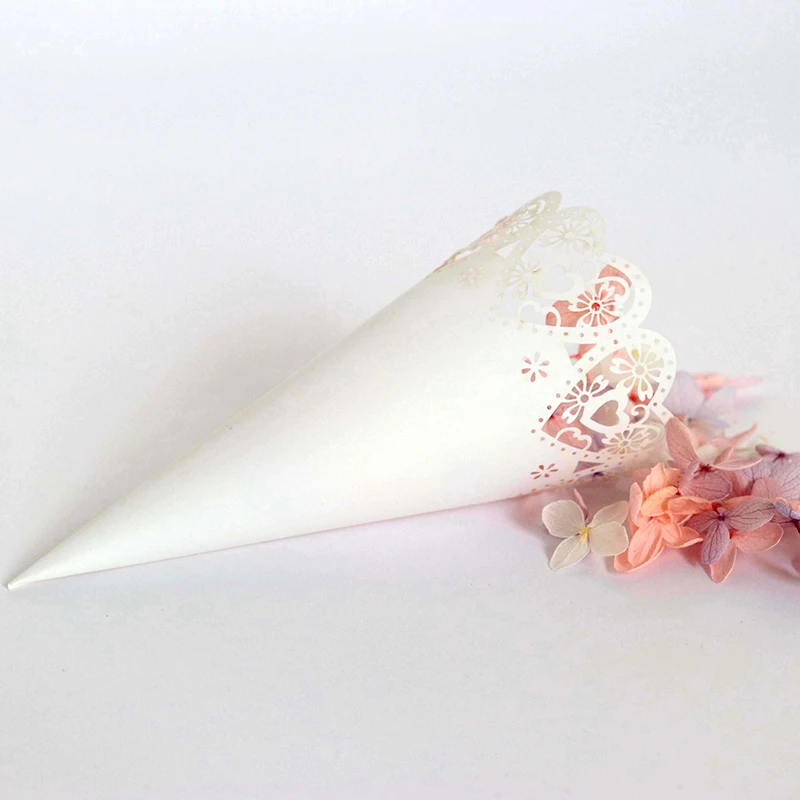50pcs Heart Flora Wedding Confetti Cones Petal Candy Holder Lace Paper Cones For Birthday Party Wedding Favors DIY Decoration
50pcs Heart Flora Wedding Confetti Cones Petal Candy Holder Lace Paper Cones For Birthday Party Wedding Favors DIY Decoration