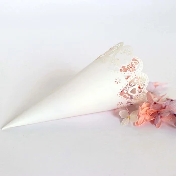 50pcs Heart Flora Wedding Confetti Cones Petal Candy Holder Lace Paper Cones For Birthday Party Wedding Favors DIY Decoration
50pcs Heart Flora Wedding Confetti Cones Petal Candy Holder Lace Paper Cones For Birthday Party Wedding Favors DIY Decoration