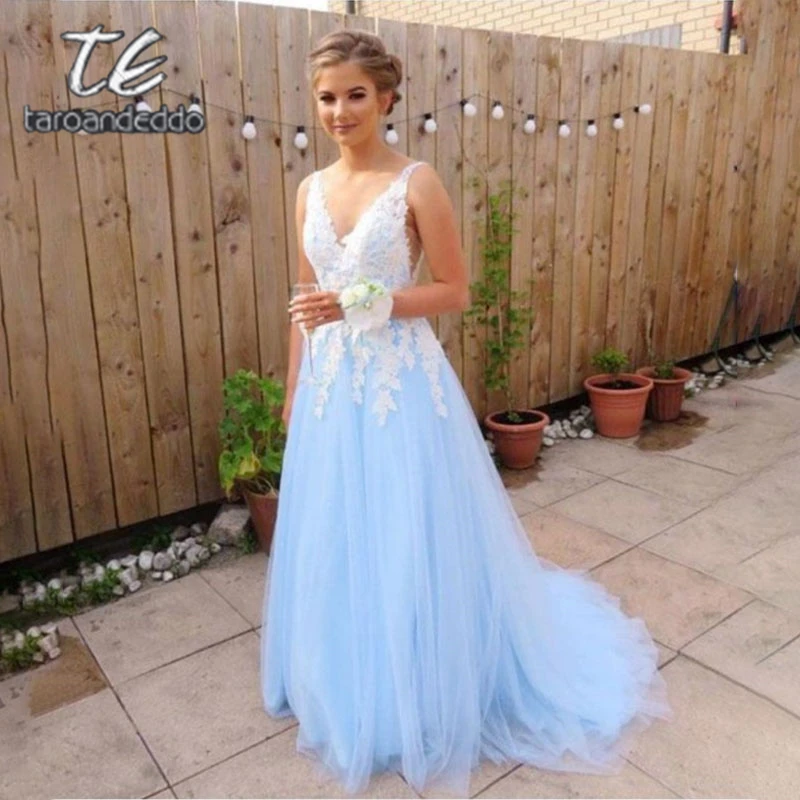 V Neck Long Prom Dresses Lace Applique A Line Sleeveless Light Sky Blue Tulle Evening Formal Party Dress Vestido De Fiesta
V Neck Long Prom Dresses Lace Applique A Line Sleeveless Light Sky Blue Tulle Evening Formal Party Dress Vestido De Fiesta