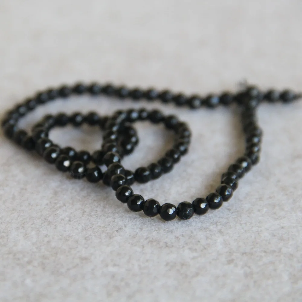 (Min Order1) 4mm Fashion Black Faceted New Natural Onyx Beads Onyx Round Stone DIY Beads 15inch Hand Made Jewelry Making Design
(Min Order1) 4mm Fashion Black Faceted New Natural Onyx Beads Onyx Round Stone DIY Beads 15inch Hand Made Jewelry Making Design