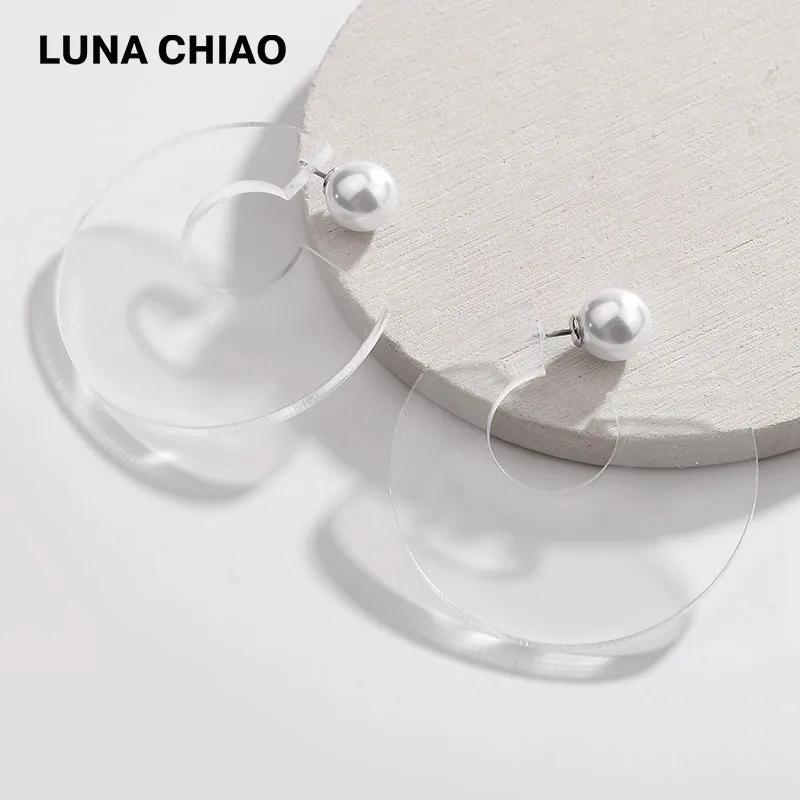 LUNA CHIAO On Trendy INS Transparent See Through Clear Acrylic Board Pearl Stud Post Earrings for Women
LUNA CHIAO On Trendy INS Transparent See Through Clear Acrylic Board Pearl Stud Post Earrings for Women