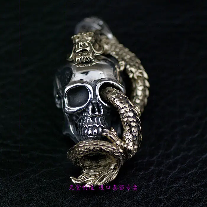 Thai jewelry authentic three-dimensional dragon hoe 925 sterling silver men's Thai silver pendant
Thai jewelry authentic three-dimensional dragon hoe 925 sterling silver men's Thai silver pendant